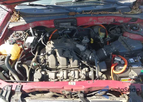 2004 Ford Escape Xlt from USA, damaged, VIN 1FMYU03194KA16778